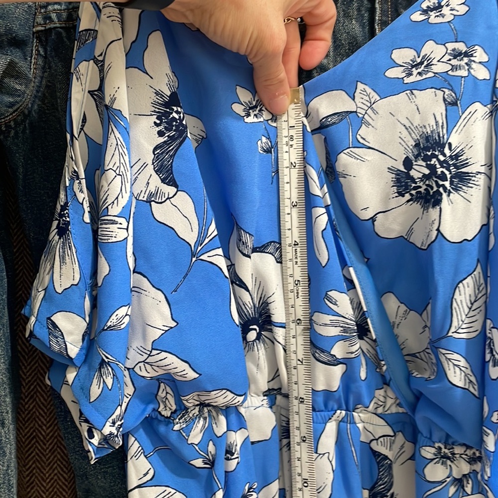 Vintage floral off shoulder blue / white floral jumpsuit (L) - Picture 5 of 6